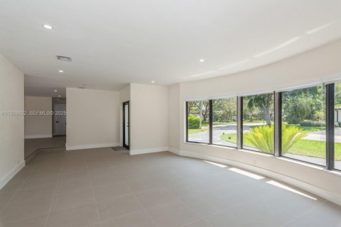 Villa ou maison à louer à Pinecrest, Floride: 4 chambres, 223.24 m2 № 1987520 - photo 5