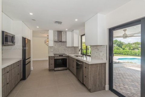 Villa ou maison à louer à Pinecrest, Floride: 4 chambres, 223.24 m2 № 1987520 - photo 7