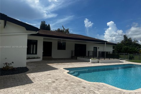 Villa ou maison à louer à Pinecrest, Floride: 4 chambres, 223.24 m2 № 1987520 - photo 23