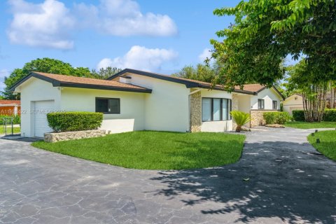 Villa ou maison à louer à Pinecrest, Floride: 4 chambres, 223.24 m2 № 1987520 - photo 28
