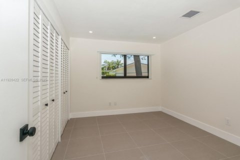 Villa ou maison à louer à Pinecrest, Floride: 4 chambres, 223.24 m2 № 1987520 - photo 17
