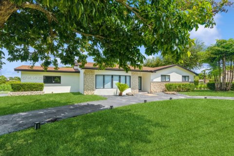 Villa ou maison à louer à Pinecrest, Floride: 4 chambres, 223.24 m2 № 1987520 - photo 3