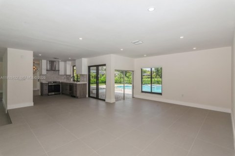 Villa ou maison à louer à Pinecrest, Floride: 4 chambres, 223.24 m2 № 1987520 - photo 10