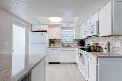 Villa ou maison à vendre à Sarasota, Floride: 2 chambres, 98.85 m2 № 2280232 - photo 12