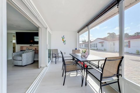 Villa ou maison à vendre à Sarasota, Floride: 2 chambres, 98.85 m2 № 2280232 - photo 29