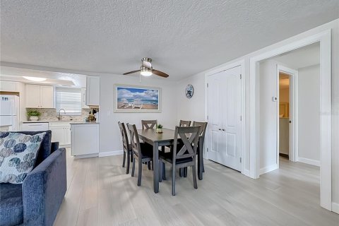Villa ou maison à vendre à Sarasota, Floride: 2 chambres, 98.85 m2 № 2280232 - photo 17
