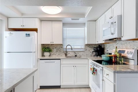 Villa ou maison à vendre à Sarasota, Floride: 2 chambres, 98.85 m2 № 2280232 - photo 11