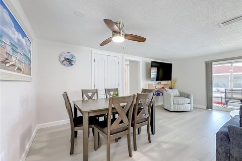 Villa ou maison à vendre à Sarasota, Floride: 2 chambres, 98.85 m2 № 2280232 - photo 14