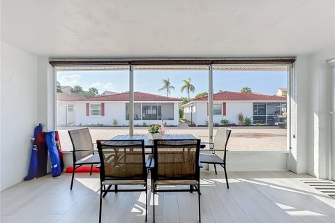 Villa ou maison à vendre à Sarasota, Floride: 2 chambres, 98.85 m2 № 2280232 - photo 25