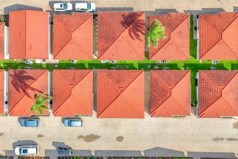 Villa ou maison à vendre à Sarasota, Floride: 2 chambres, 98.85 m2 № 2280232 - photo 4