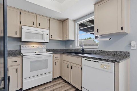 Купить виллу или дом в Нью-Порт-Ричи, Флорида 8 комнат, 110.55м2, № 2204561 - фото 15