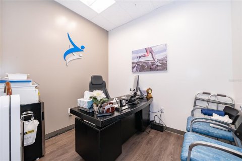 Propiedad comercial en venta en Oviedo, Florida, 435.71 m2 № 2098826 - foto 13