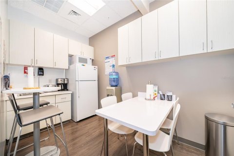 Propiedad comercial en venta en Oviedo, Florida, 435.71 m2 № 2098826 - foto 8