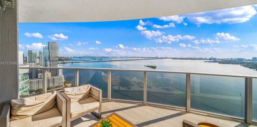 Condominio en Miami, Florida, 3 dormitorios № 1610737