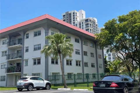 Copropriété à vendre à Miami, Floride: 3 chambres, 106 m2 № 1990797 - photo 1