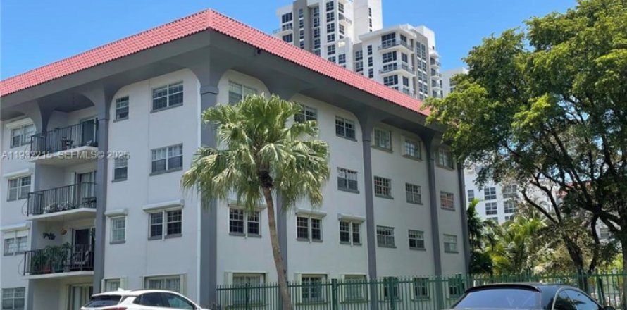 Condo à Miami, Floride, 3 chambres  № 1990797