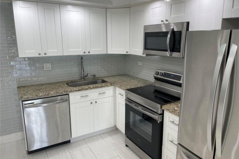 Copropriété à vendre à Miami, Floride: 3 chambres, 106 m2 № 1990797 - photo 2