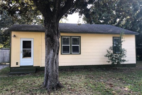 House in Auburndale, Florida 3 bedrooms, 80.64 sq.m. № 1521816 - photo 1