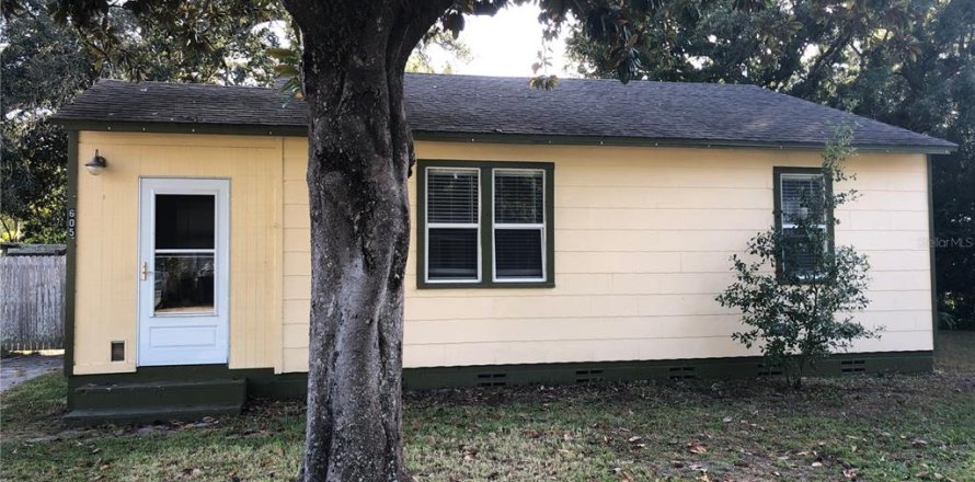 House in Auburndale, Florida 3 bedrooms, 80.64 sq.m. № 1521816