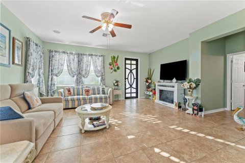 Villa ou maison à vendre à Punta Gorda, Floride: 3 chambres, 254.46 m2 № 2434987 - photo 5