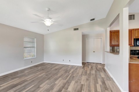 Casa en alquiler en Boynton Beach, Florida, 4 dormitorios, 110.55 m2 № 2270061 - foto 4