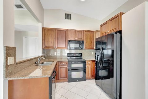 Casa en alquiler en Boynton Beach, Florida, 4 dormitorios, 110.55 m2 № 2270061 - foto 7