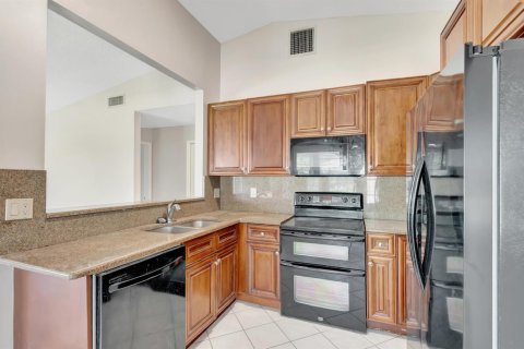 Casa en alquiler en Boynton Beach, Florida, 4 dormitorios, 110.55 m2 № 2270061 - foto 8