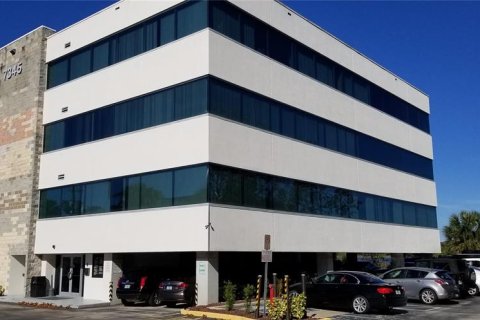 Propiedad comercial en alquiler en Orlando, Florida, 22.48 m2 № 1545219 - foto 1