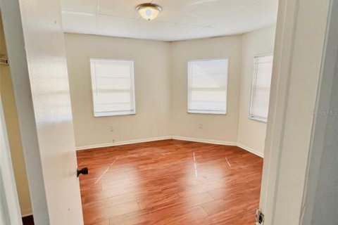 House in Tampa, Florida 3 bedrooms, 111.48 sq.m. № 2228504 - photo 3