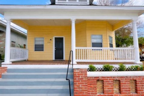 House in Tampa, Florida 3 bedrooms, 111.48 sq.m. № 2228504