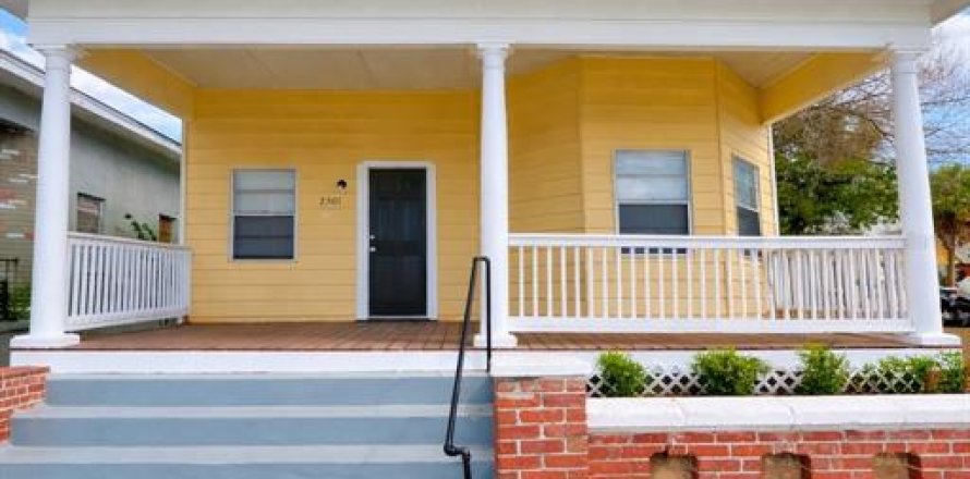 House in Tampa, Florida 3 bedrooms, 111.48 sq.m. № 2228504