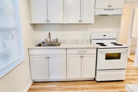 House in Tampa, Florida 3 bedrooms, 111.48 sq.m. № 2228504 - photo 4