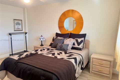 Condo in North Miami Beach, Florida, 1 bedroom  № 2024079 - photo 12