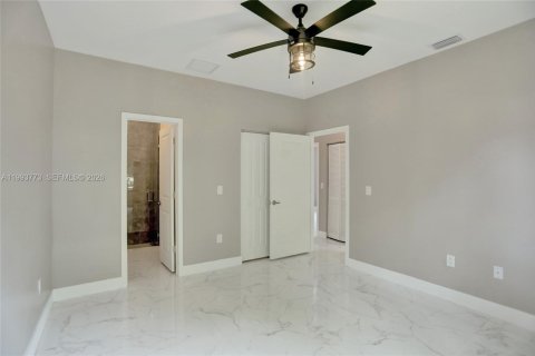 Casa en alquiler en Miami, Florida, 3 dormitorios, 117.43 m2 № 2055559 - foto 10