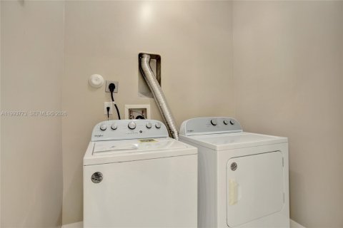 Casa en alquiler en Miami, Florida, 3 dormitorios, 117.43 m2 № 2055559 - foto 14