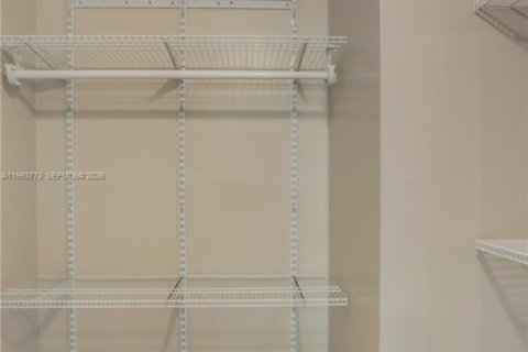 Casa en alquiler en Miami, Florida, 3 dormitorios, 117.43 m2 № 2055559 - foto 13