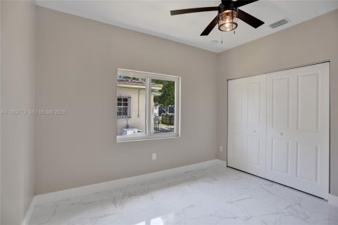 Casa en alquiler en Miami, Florida, 3 dormitorios, 117.43 m2 № 2055559 - foto 7