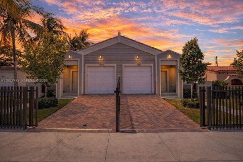 Casa en Miami, Florida 3 dormitorios, 117.43 m2 № 2055559