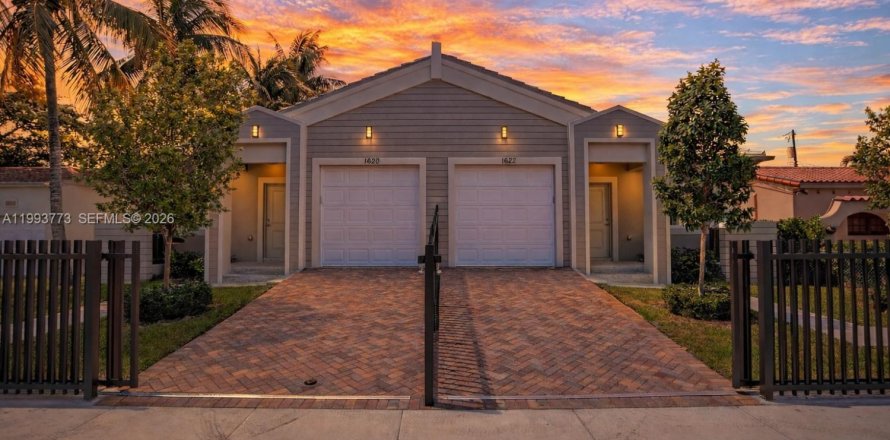 Casa en Miami, Florida 3 dormitorios, 117.43 m2 № 2055559