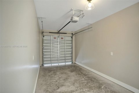 Casa en alquiler en Miami, Florida, 3 dormitorios, 117.43 m2 № 2055559 - foto 15