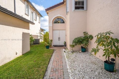 Купить виллу или дом в Мирамар, Флорида 4 спальни, 231.42м2, № 2024248 - фото 4