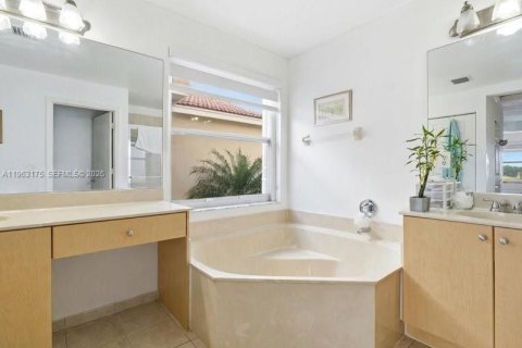 Купить виллу или дом в Мирамар, Флорида 4 спальни, 231.42м2, № 2024248 - фото 20