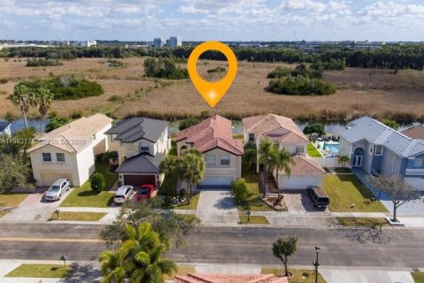 Дом в Мирамар, Флорида 4 спальни, 231.42м2 № 2024248