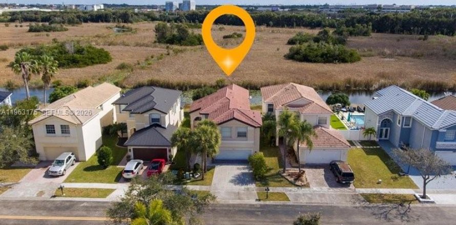 Дом в Мирамар, Флорида 4 спальни, 231.42м2 № 2024248