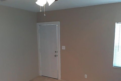 Casa en alquiler en Saint Petersburg, Florida, 2 dormitorios, 62.43 m2 № 1849593 - foto 3
