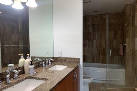 Снять в аренду кондоминиум в Майами, Флорида 2 спальни, 101.36м2, № 2034887 - фото 9