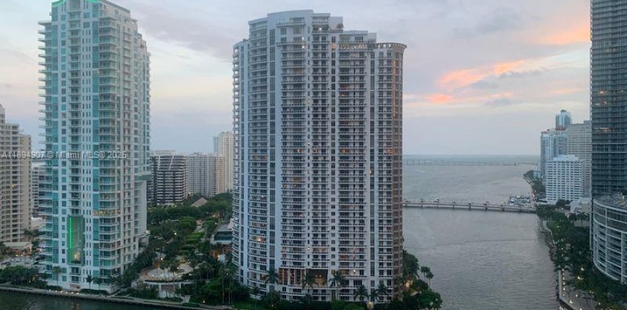 Кондоминиум с 2 спальнями в Майами, Флорида № 2034887