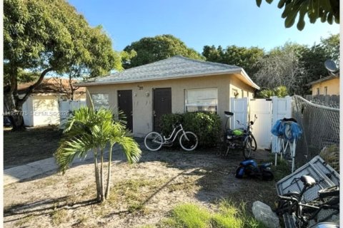 Propiedad comercial en venta en Deerfield Beach, Florida, 93.37 m2 № 2017456 - foto 3