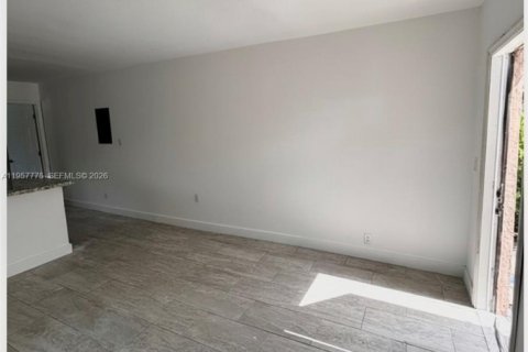 Propiedad comercial en venta en Deerfield Beach, Florida, 93.37 m2 № 2017456 - foto 11