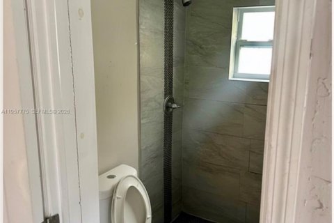 Propiedad comercial en venta en Deerfield Beach, Florida, 93.37 m2 № 2017456 - foto 9